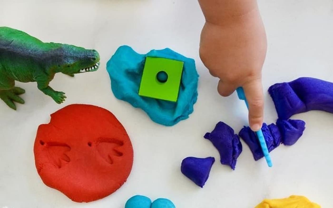 KIDS CLAY MODELING